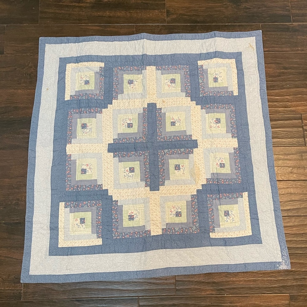 Blue and white log cabin pattern lap quilt 42x43 inches